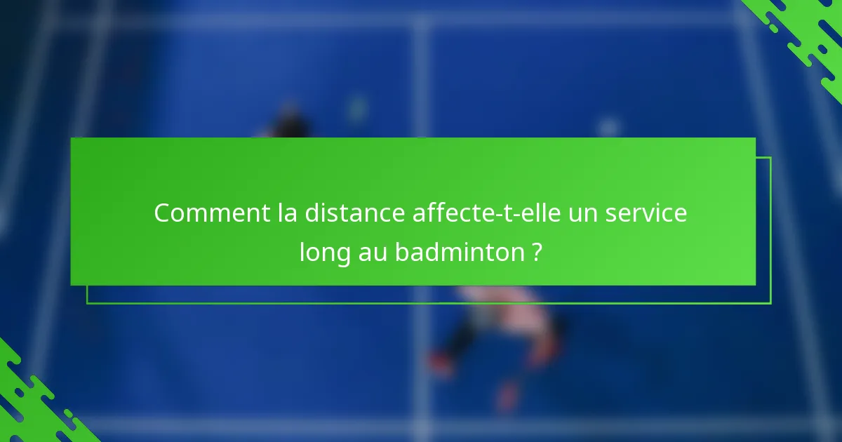 Comment la distance affecte-t-elle un service long au badminton ?